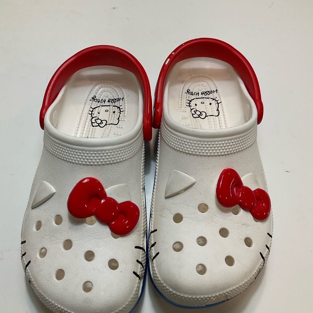 CROCS White and Red Bow Hello Kitty women’s size 9